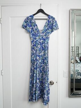 Hazel & Folk Blue Floral V-Neck Midi Dress